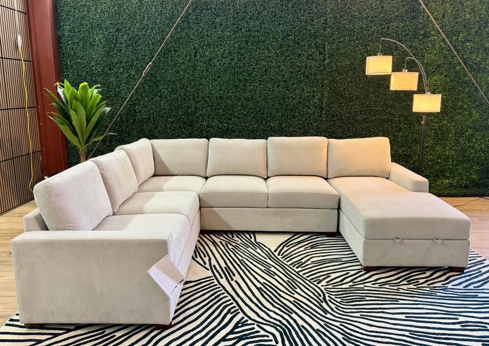 Thomasville Glenn Fabric Sectional with Storage Chaise
