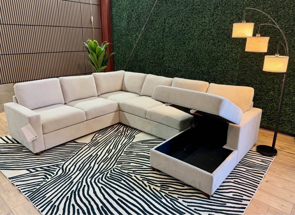 Thomasville Glenn Fabric Sectional with Storage Chaise