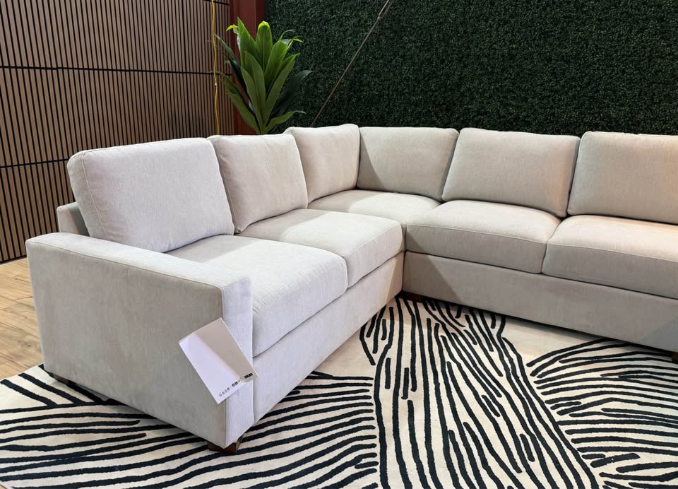 Thomasville Glenn Fabric Sectional with Storage Chaise