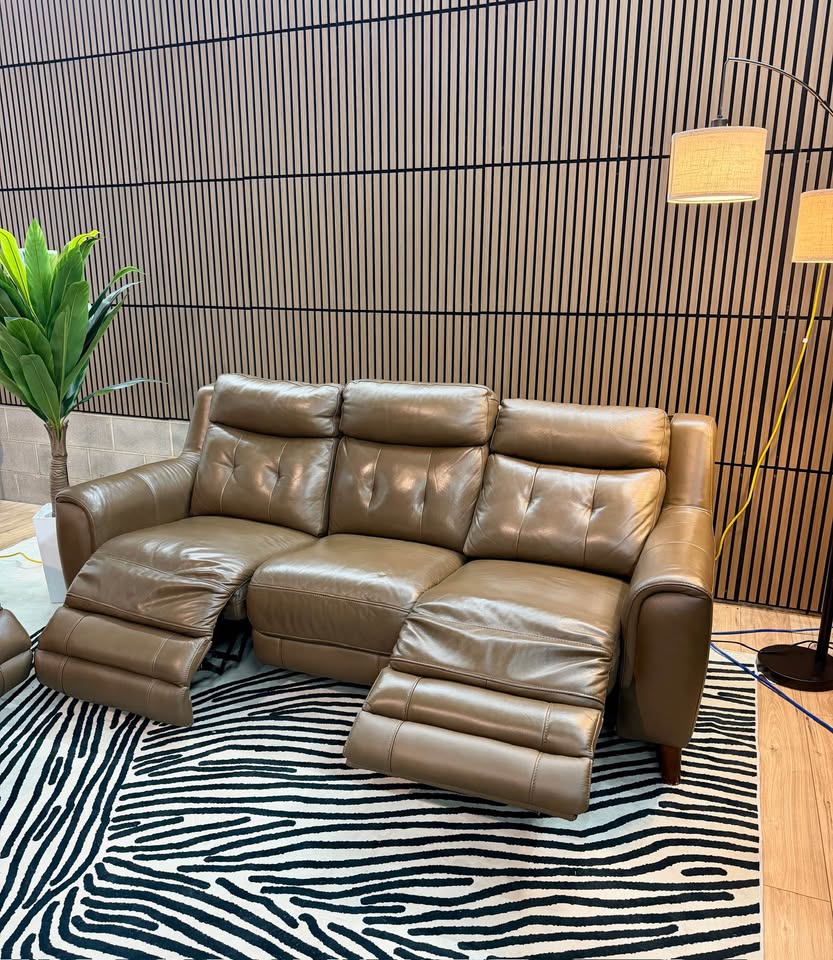 Malibu Leather Power Reclining Sofa e Loveseat Set with Power Headrests