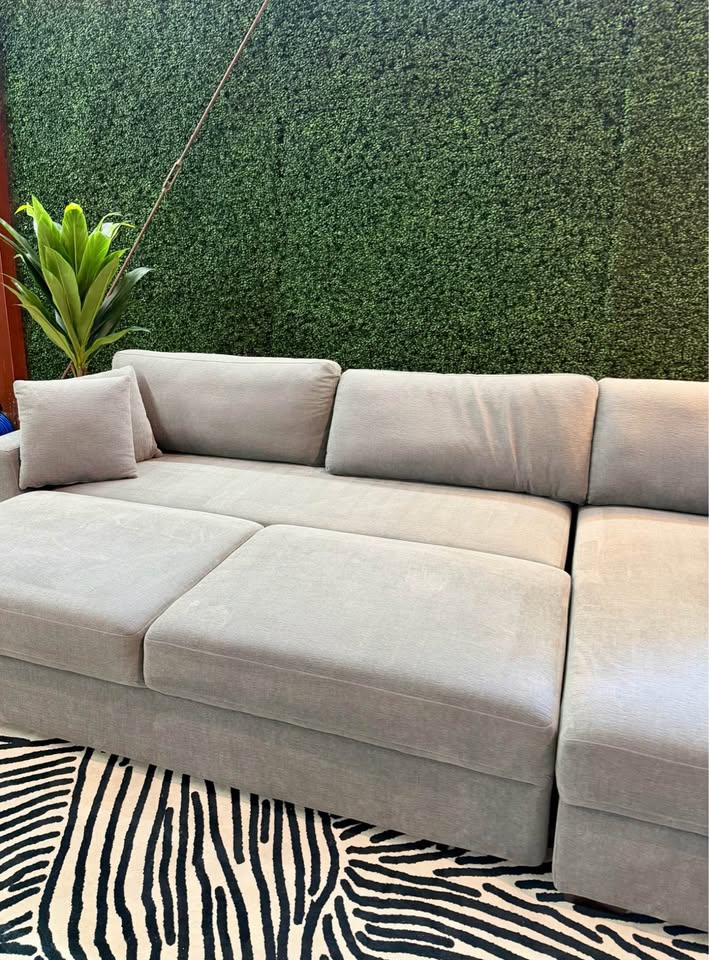 Thomasville Camlin Convertible Sleeper Sectional with Chaise