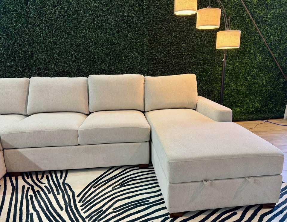 Thomasville Glenn Fabric Sectional with Storage Chaise